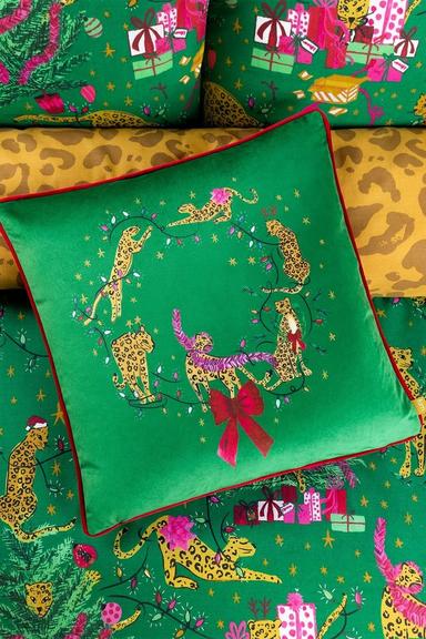 Puurfect Leaping Leopards Printed Piped Velvet Cushion