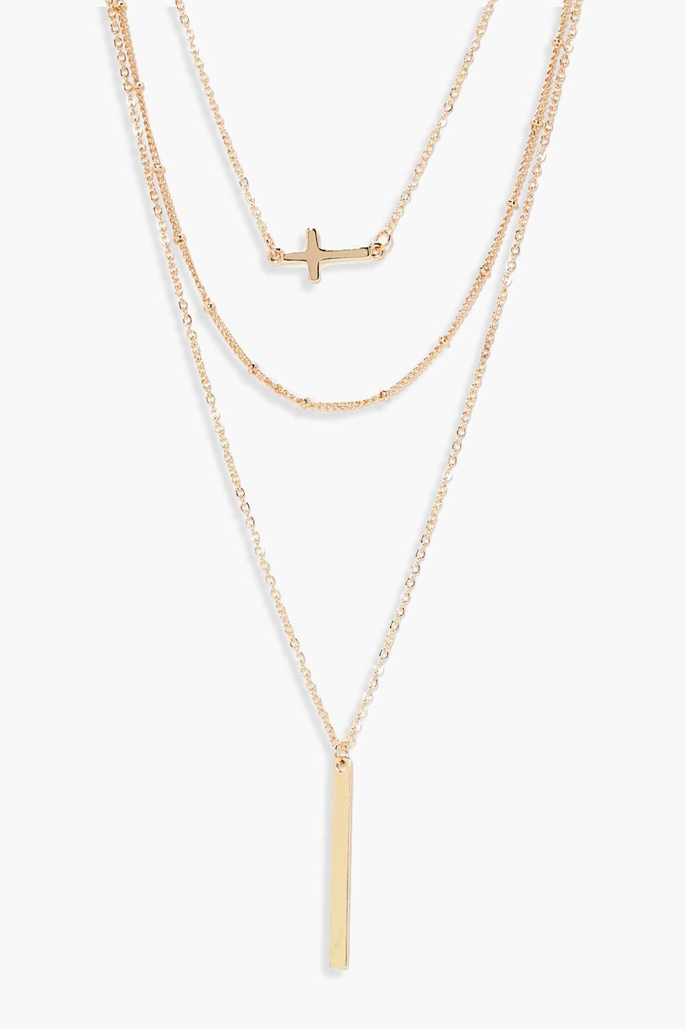 Help! How does a person layer necklaces without this happening? :  r/TheGirlSurvivalGuide