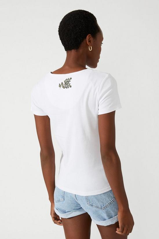Maine Floral Applique Notch Neck T-Shirt 3