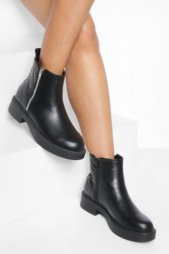 boohoo Wide Fit Pu Quilted Zip Detail Chelsea Boots 1