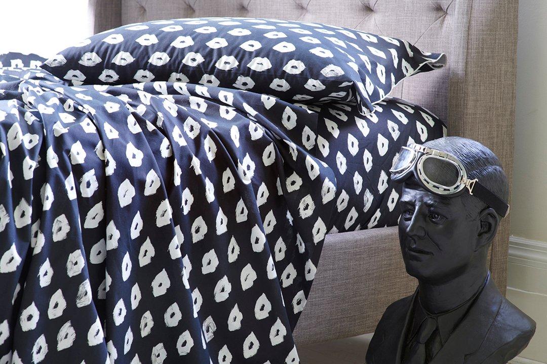 Black 'Painted Lips' Fitted Sheet