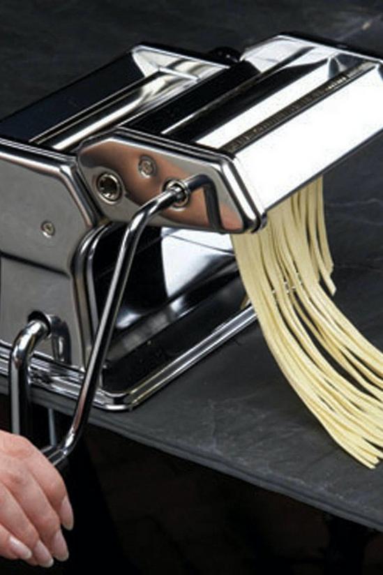 World of Flavours Italian Deluxe Double Cutter Pasta Machine 2