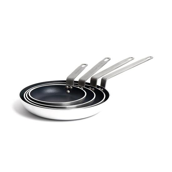 MasterClass 4pc Professional Non-Stick Aluminium Frying Pan Set with 4x Heavy Duty Frying Pans, 20cm, 24cm, 28cm and 32cm 1