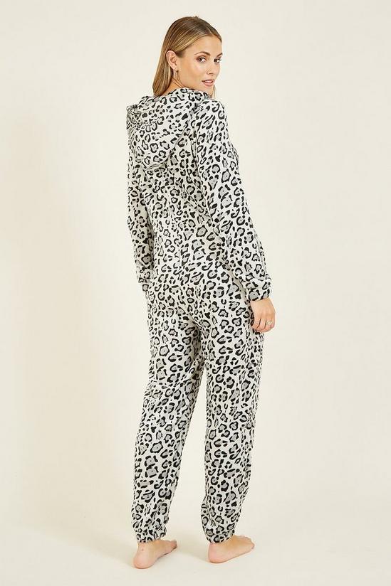 Yumi Grey Fleece 'Hibba' Snow Leopard Print Onesie with Pockets 3