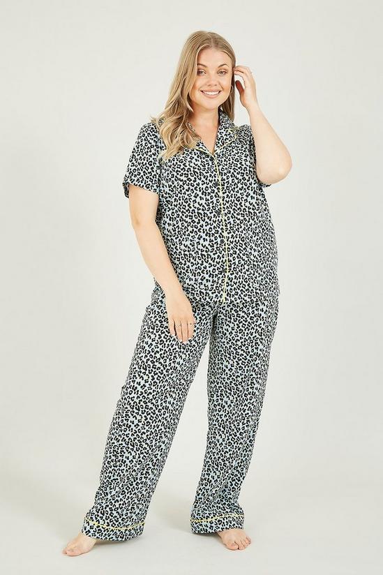 Yumi Curve Plus Size Leopard Print 'Elizza' Pyjamas With Contrast Piping 1