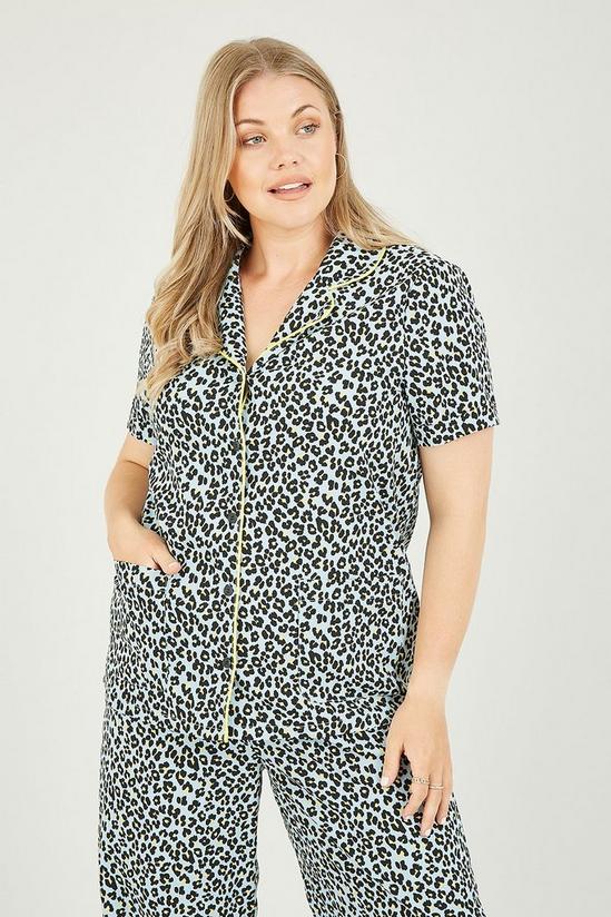 Yumi Curve Plus Size Leopard Print 'Elizza' Pyjamas With Contrast Piping 2