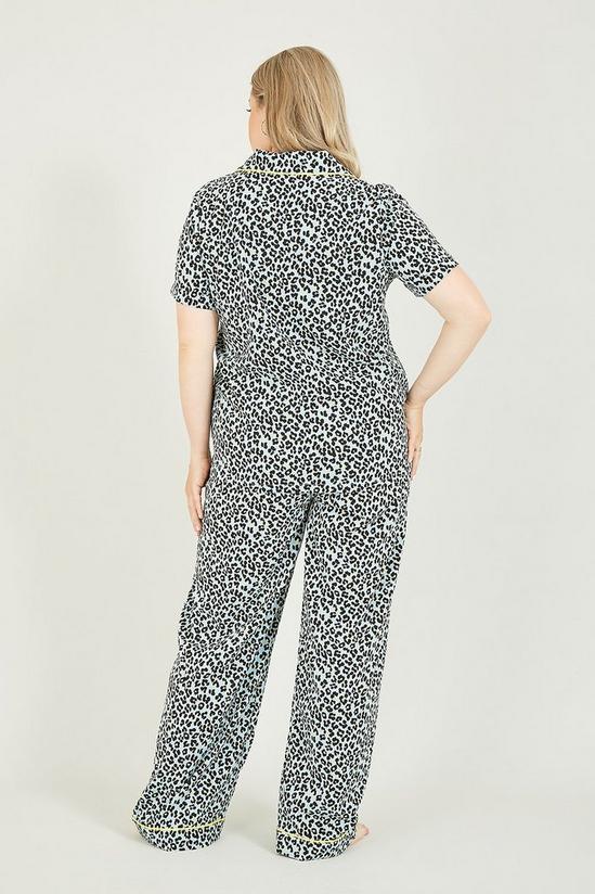 Yumi Curve Plus Size Leopard Print 'Elizza' Pyjamas With Contrast Piping 3