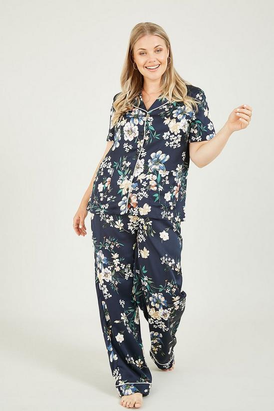 Yumi Curve Plus Size Floral Satin 'Eliane' Pyjamas in Navy 1