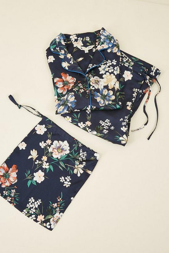 Yumi Curve Plus Size Floral Satin 'Eliane' Pyjamas in Navy 5