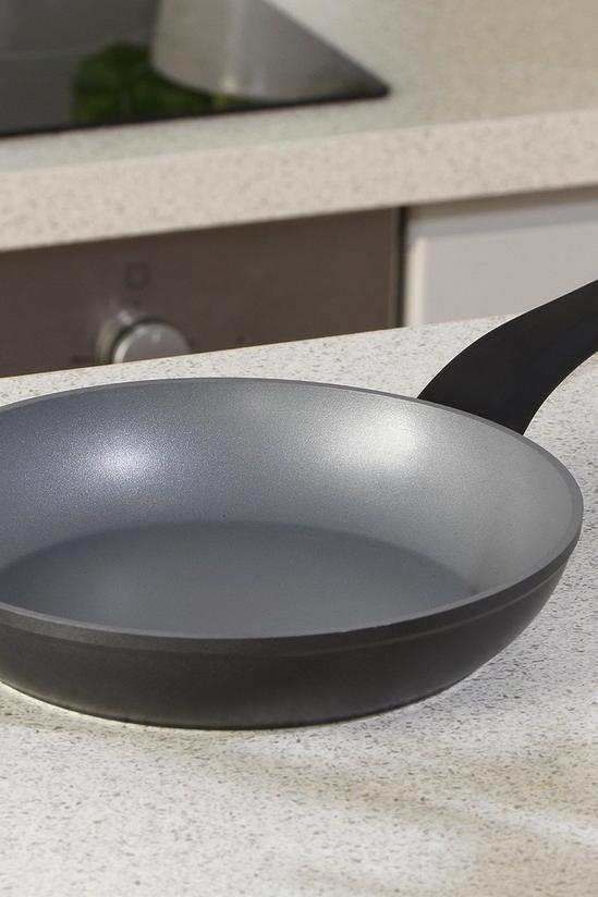 Russell Hobbs Pearlised Non-Stick 24cm Frying Pan 3