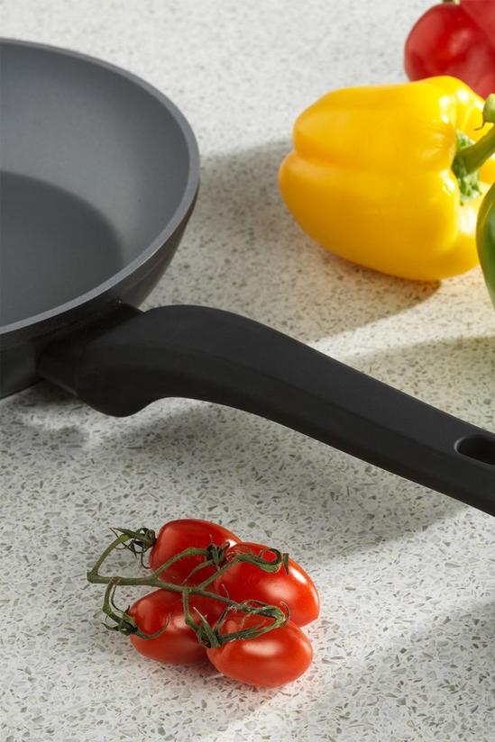 Russell Hobbs Pearlised Non-Stick 24cm Frying Pan 4