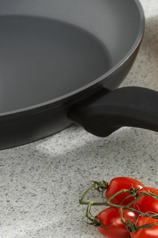 Russell Hobbs Pearlised Non-Stick 28cm Frying Pan 4