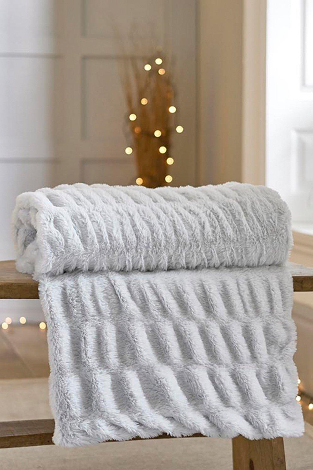 New Hampshire Supersoft Faux Fur Quilted Throw