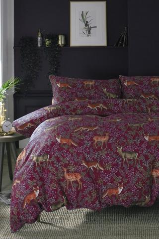 Product Fox and Deer Mulberry 200 Thread Count Cotton Rich Reversible Duvet Cover Set Maroon