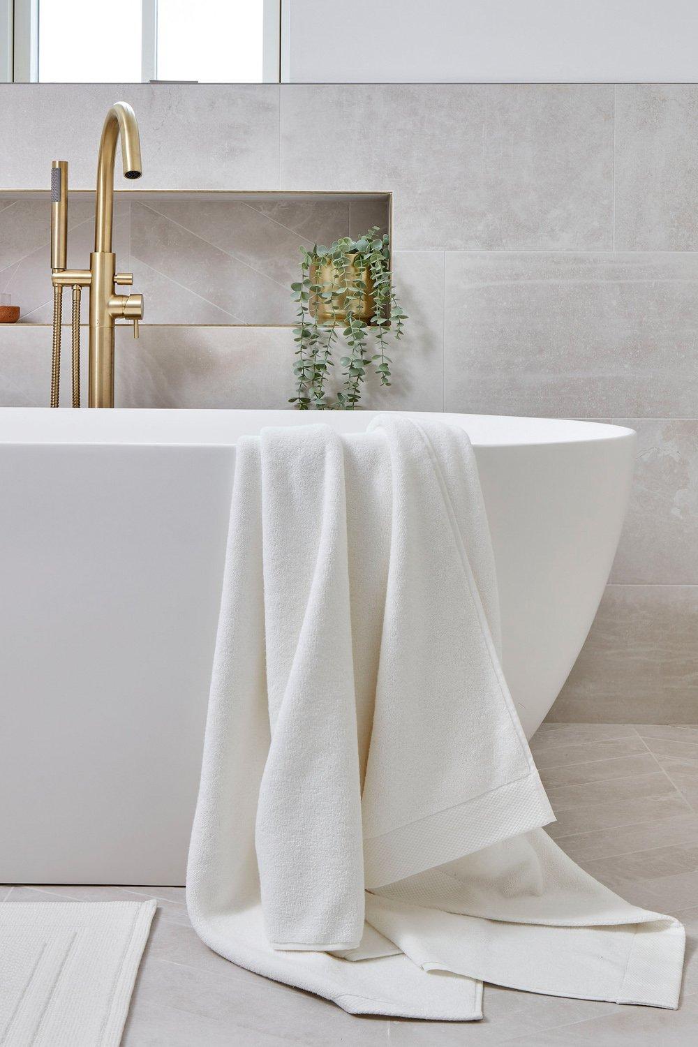Christy - Luxe Towel - White - Bath Towel
