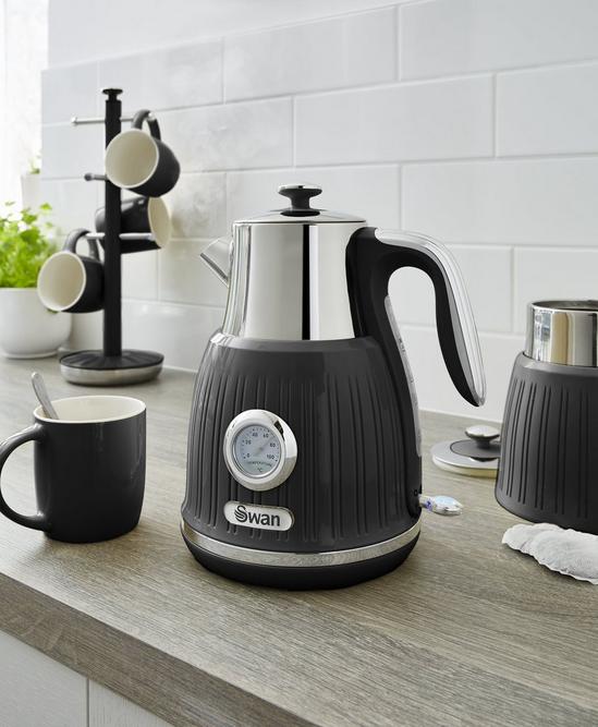 Swan 1.5L Dial Kettle with Temperature Gauge 2