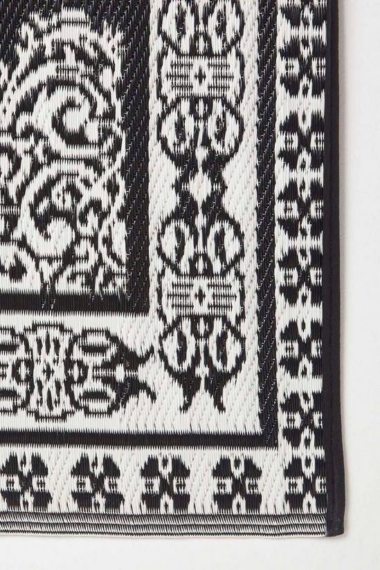 Homescapes Black and White Motif Design Reversible Outdoor Rug 3