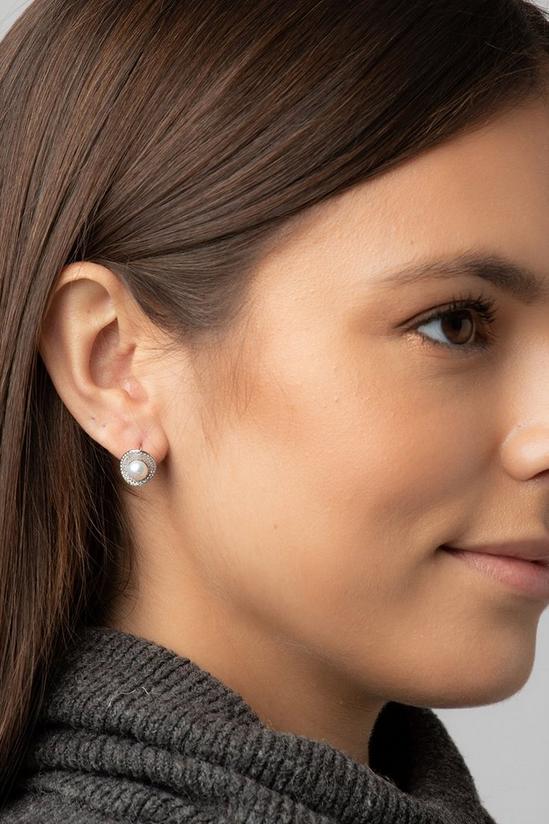Pure Luxuries London Gift Packaged 'Consuelo' Rhodium 925 Silver and Freshwater Pearl Stud Earrings 2