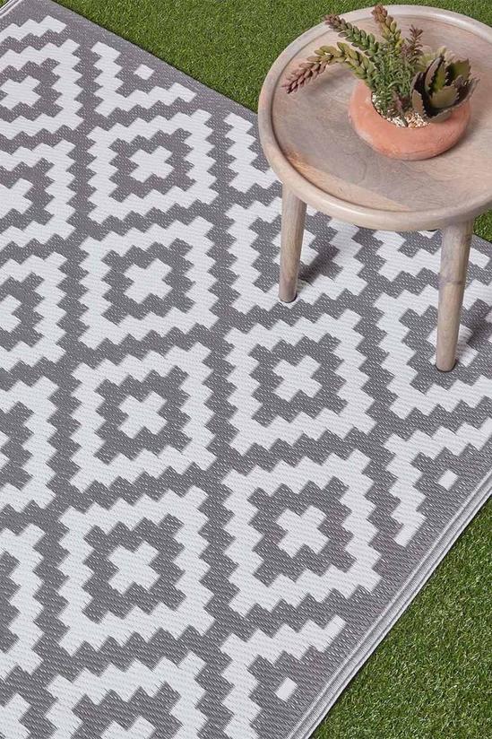 Homescapes Zoe Geometric White & Grey Outdoor Rug 2