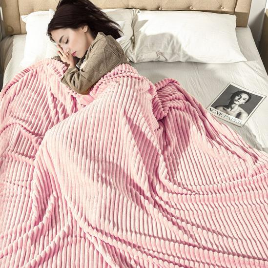 HOMCOM Flannel Fleece Blanket for Sofa Blanket for Bed 3