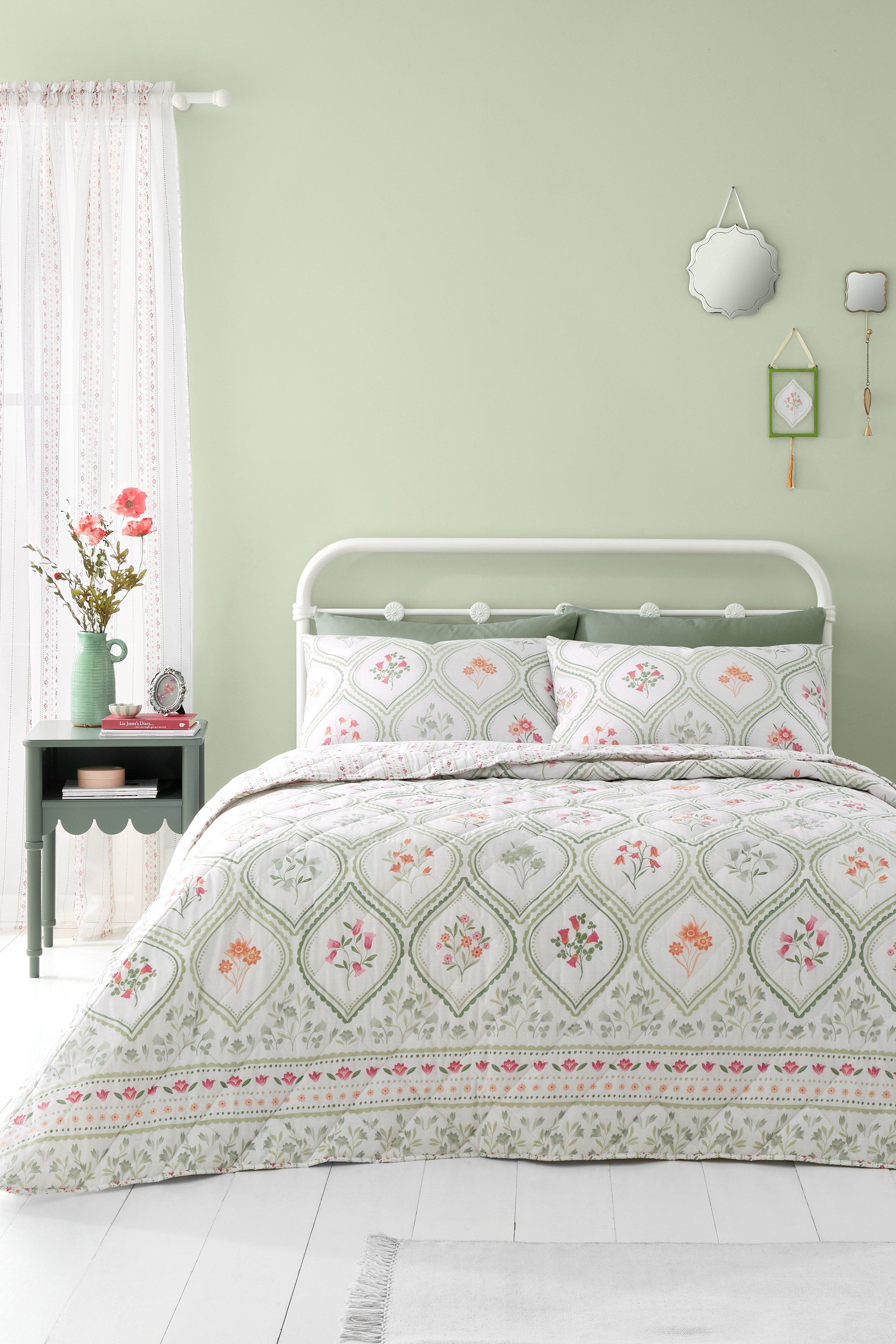 'Cameo Floral' Reversible Bedspread