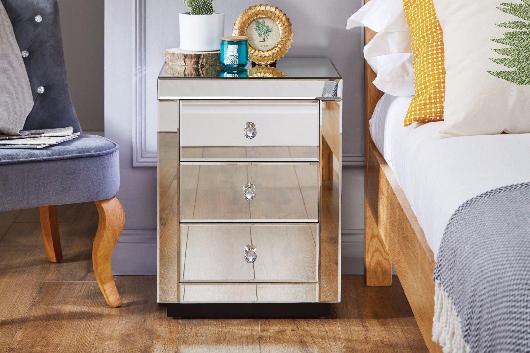 Italian Inspired Contemporary Mirrored 3 Drawer Rectangular Bedside Table with Crystaline Shaped Han