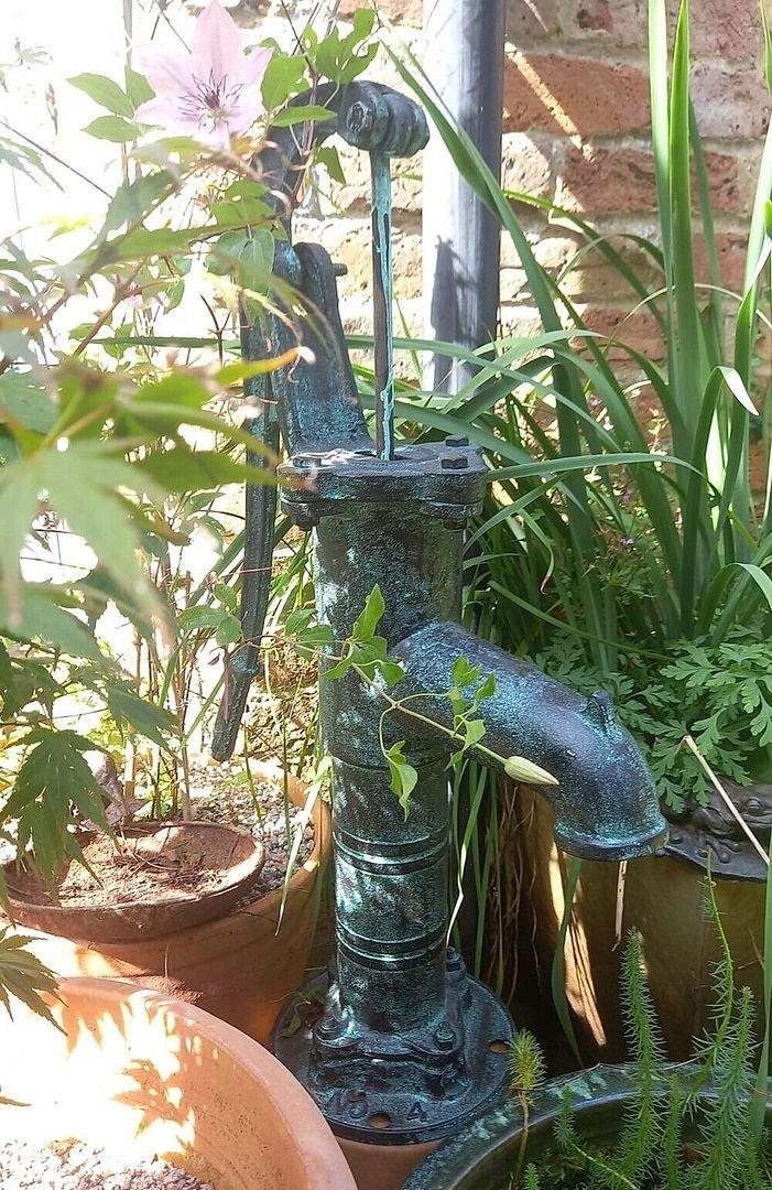 Garden Hand Water Pump Garden Ornament Cast Iron