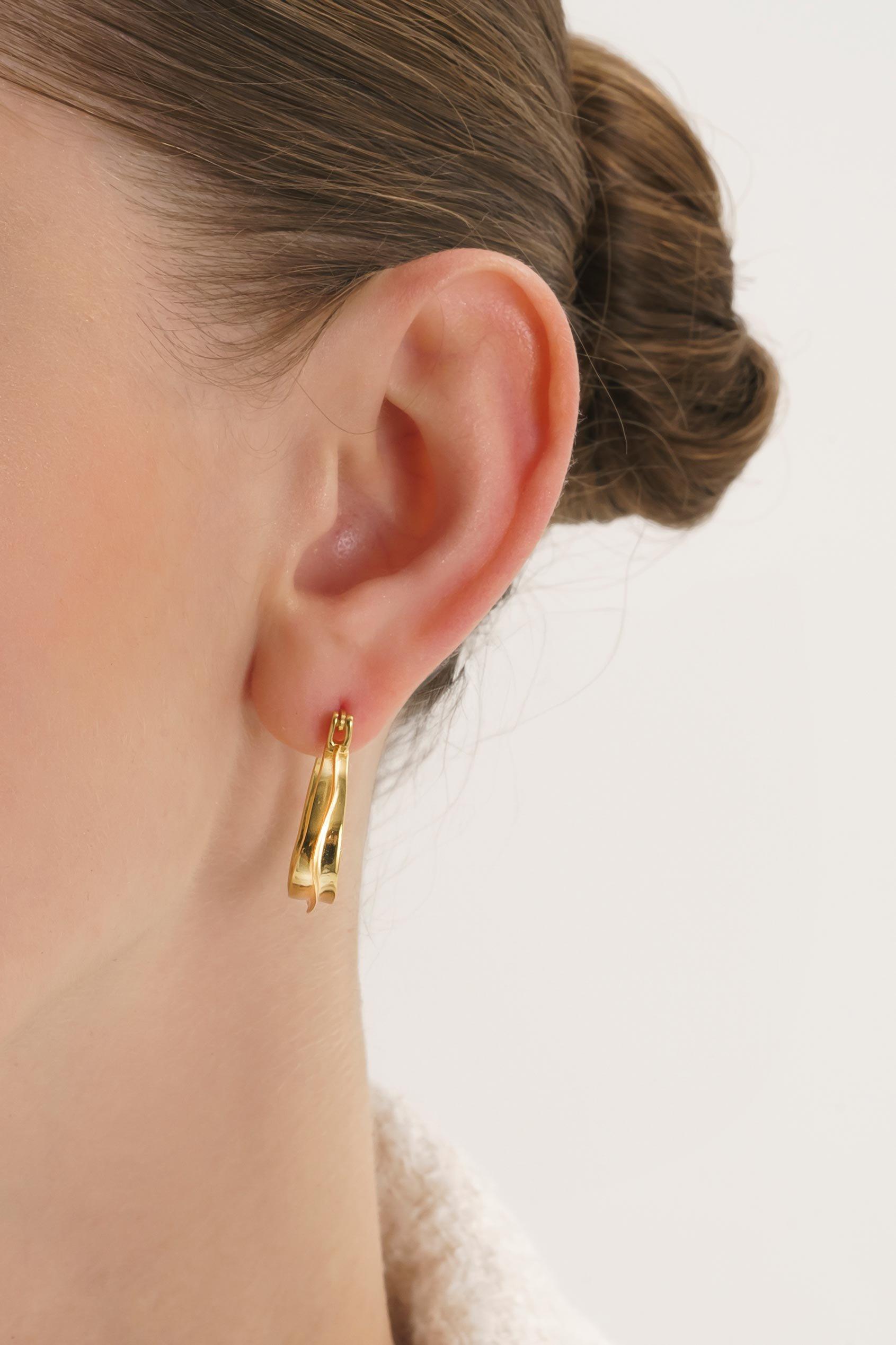 Chunky 14K Gold Oval Hoop Earrings
