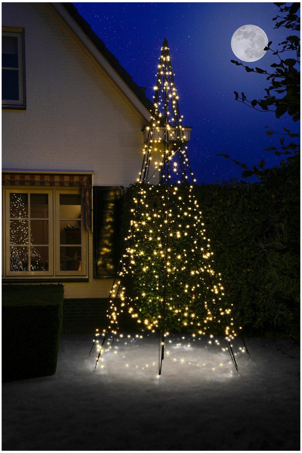 Outdoor Christmas Tree - 4M 640 LED lights create a beautifully illuminated Christmas tree