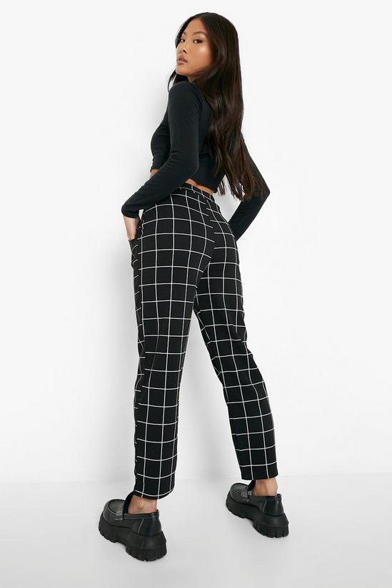 boohoo Petite Grid Check Tapered Trouser 2
