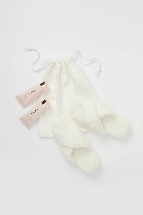 Luna Cream Slippers Gift Set 1