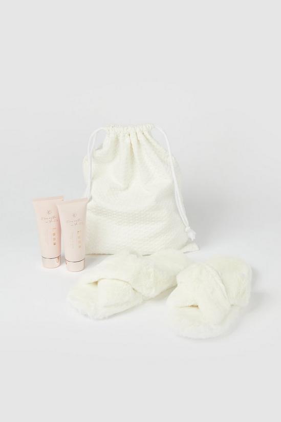 Luna Cream Slippers Gift Set 2