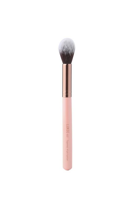 Luxie 522 Tapered Highlighting Rose Gold Brush 1