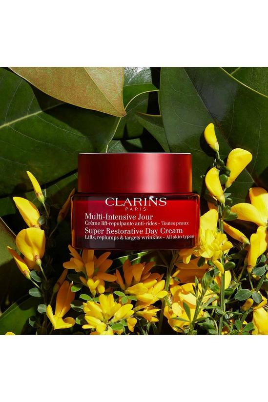 Clarins Super Restorative Day All Skin Types 5