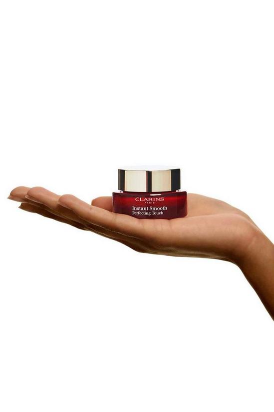 Clarins Instant Smooth Perfecting Touch Primer 4